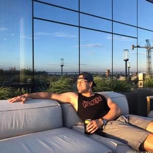 Meet your Posher, Elia